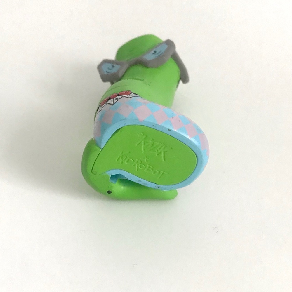 Kidrobot Kozik bookworm nerd vinyl figure decor - Picture 3 of 4